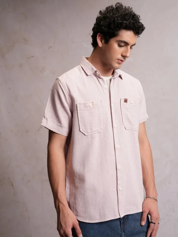  Locomotive Men Pink Solid Regular Fit Casual Shirts