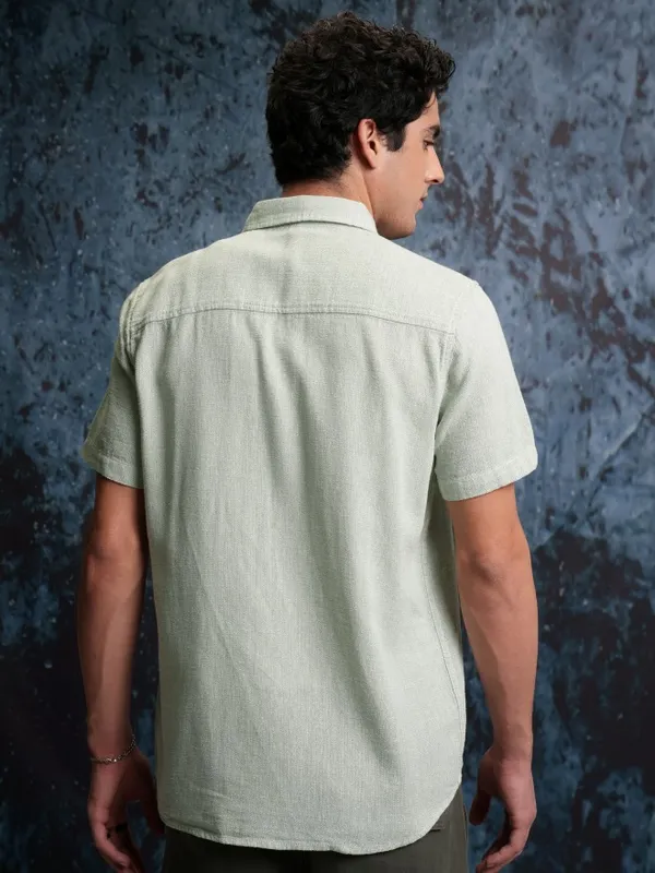  Locomotive Men Green Solid Regular Fit Casual Shirts