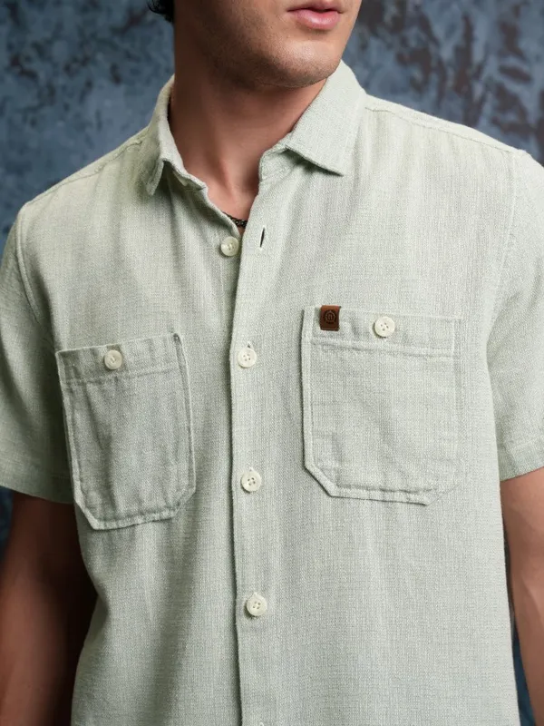  Locomotive Men Green Solid Regular Fit Casual Shirts