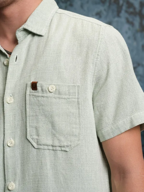  Locomotive Men Green Solid Regular Fit Casual Shirts
