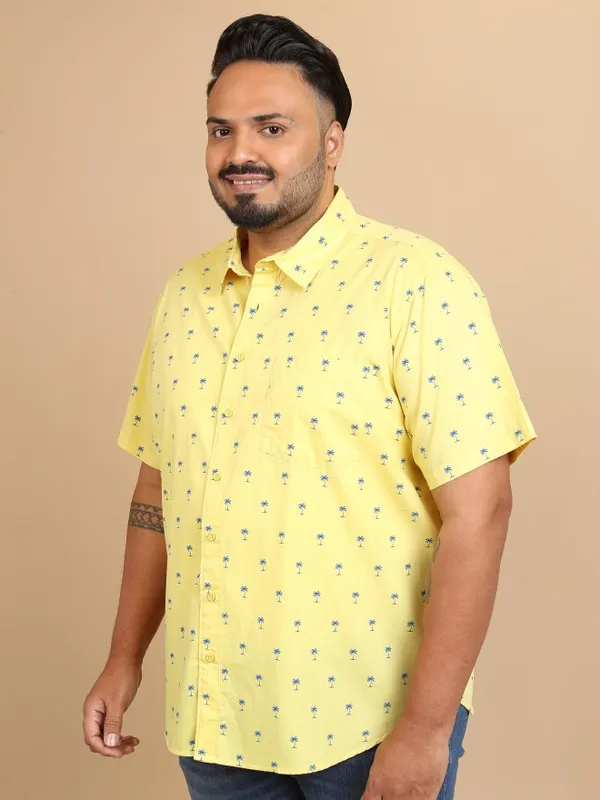  Xtra Ordinary By Highlander Men Yellow Printed Regular Fit Casual Shirts