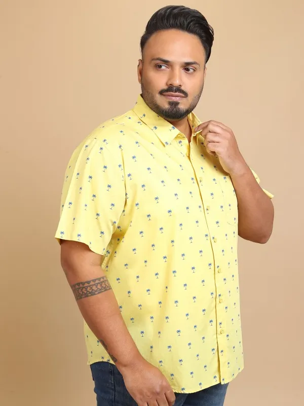  Xtra Ordinary By Highlander Men Yellow Printed Regular Fit Casual Shirts