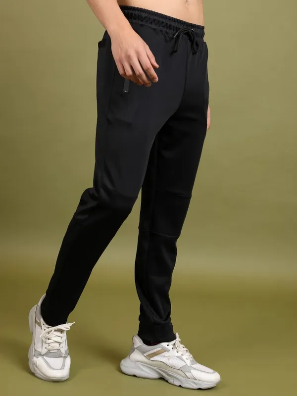  Highlander Men Black Slim Fit Solid Casual Trousers