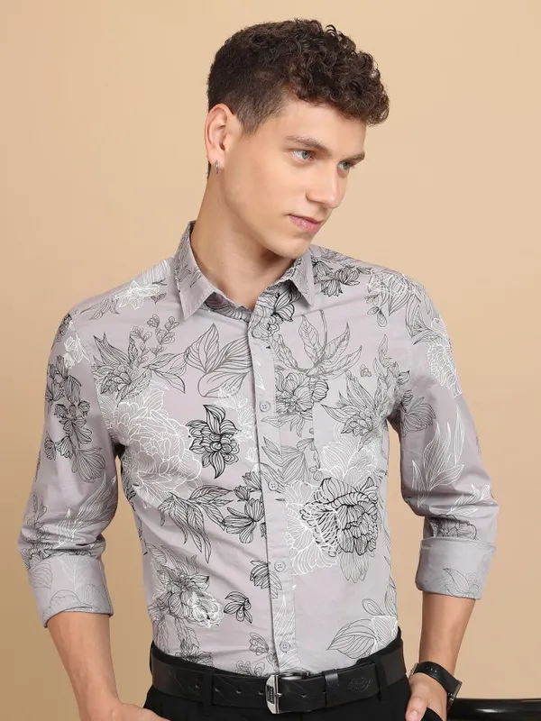  Highlander Men Grey Printed Slim Fit Casual Shirts