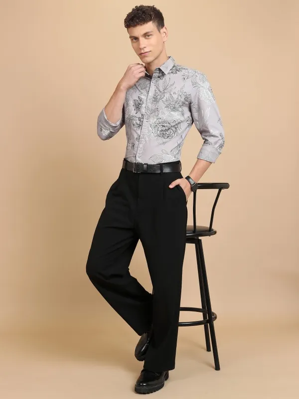 Highlander Men Grey Printed Slim Fit Casual Shirts