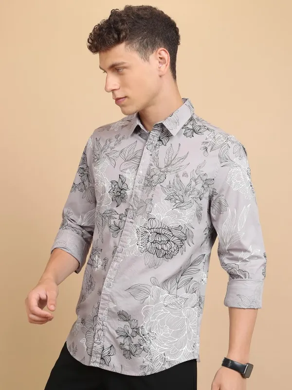  Highlander Men Grey Printed Slim Fit Casual Shirts