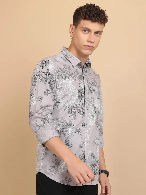  Highlander Men Grey Printed Slim Fit Casual Shirts