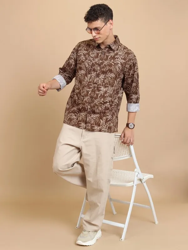  Highlander Men Brown Printed Regular Fit Casual Shirts