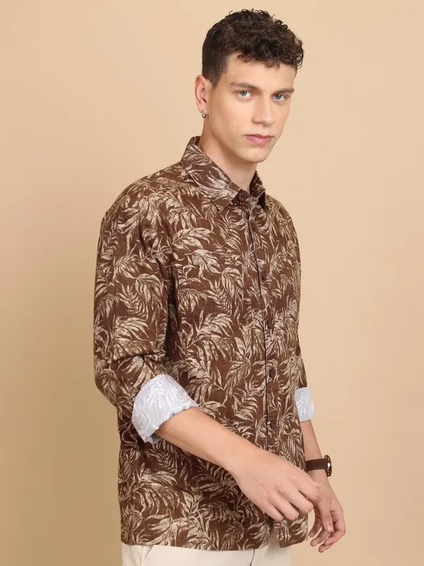  Highlander Men Brown Printed Regular Fit Casual Shirts