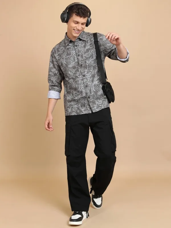  Highlander Men Grey Printed Regular Fit Casual Shirts