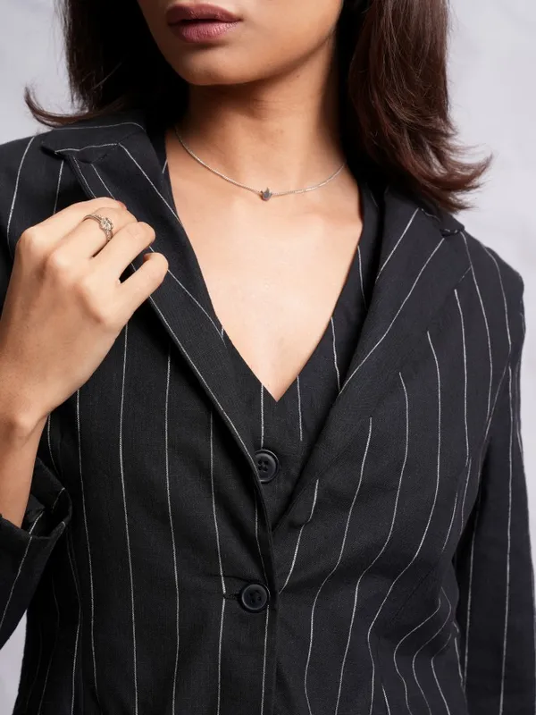  Tokyo Talkies Women Black Blazers