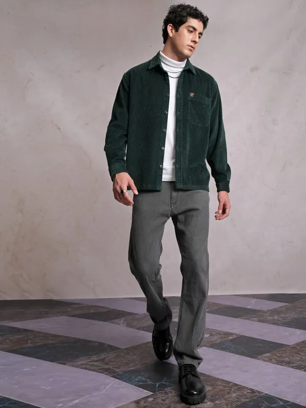 Locomotive Men Green Solid Oversized Fit Corduroy Casual Shirt