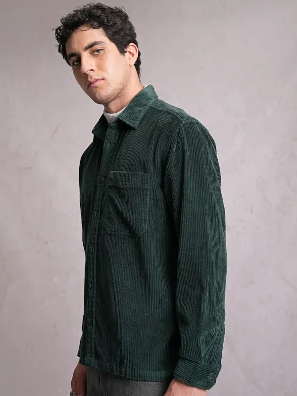 Locomotive Men Green Solid Oversized Fit Corduroy Casual Shirt
