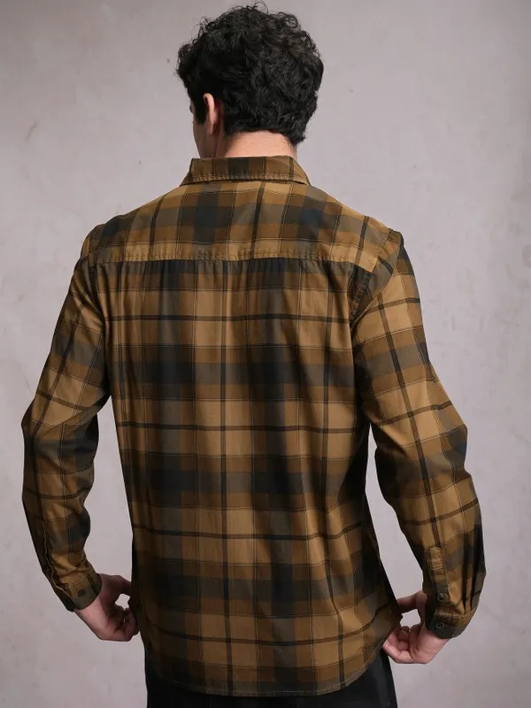  Locomotive Men Mustard Checked Regular Fit Casual Shirts