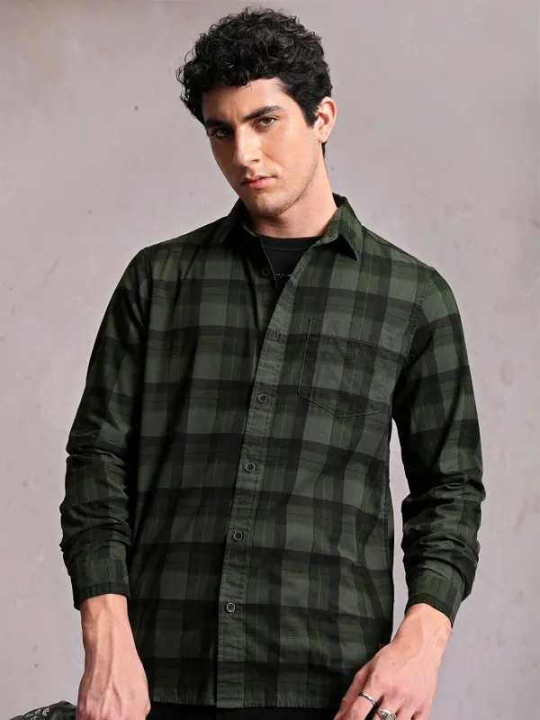  Locomotive Men Green Checked Relaxed Fit Casual Shirts