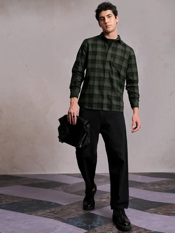  Locomotive Men Green Checked Relaxed Fit Casual Shirts
