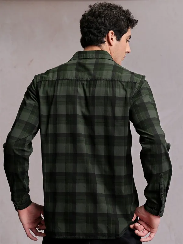  Locomotive Men Green Checked Relaxed Fit Casual Shirts
