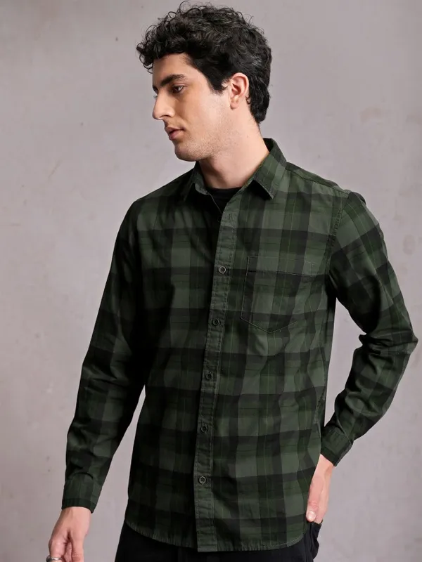  Locomotive Men Green Checked Relaxed Fit Casual Shirts