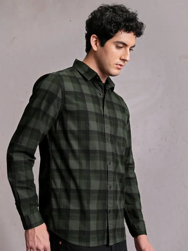  Locomotive Men Green Checked Relaxed Fit Casual Shirts