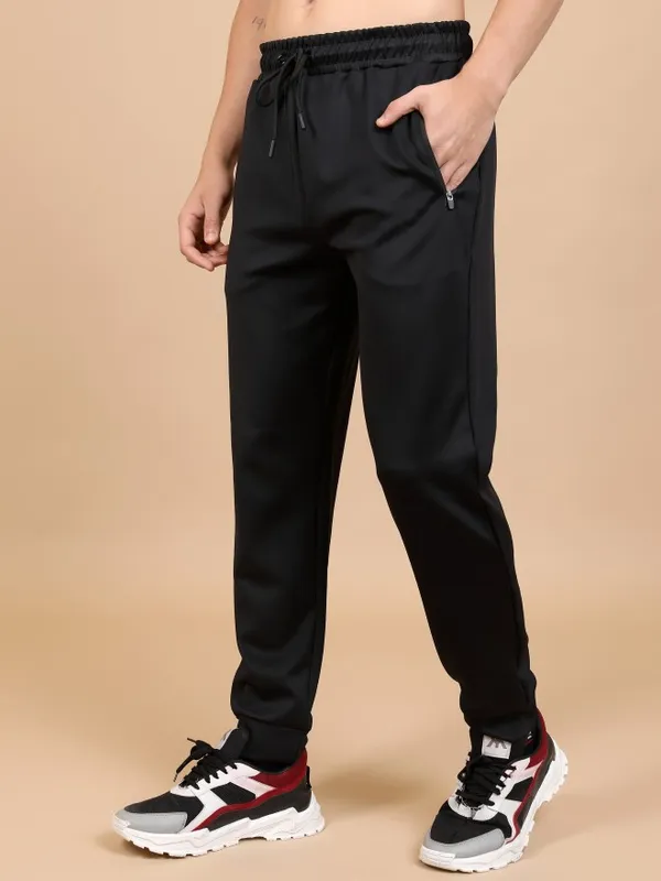  Highlander Men Black Slim Fit Solid Casual Trousers
