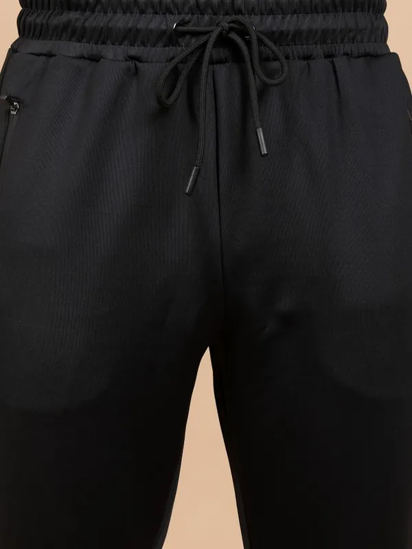  Highlander Men Black Slim Fit Solid Casual Trousers