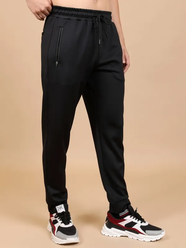  Highlander Men Black Slim Fit Solid Casual Trousers