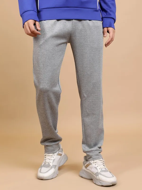  Highlander Men Grey Slim Fit Solid Casual Trousers