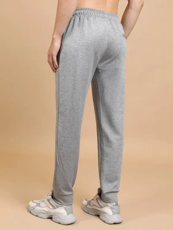  Highlander Men Grey Slim Fit Solid Casual Trousers