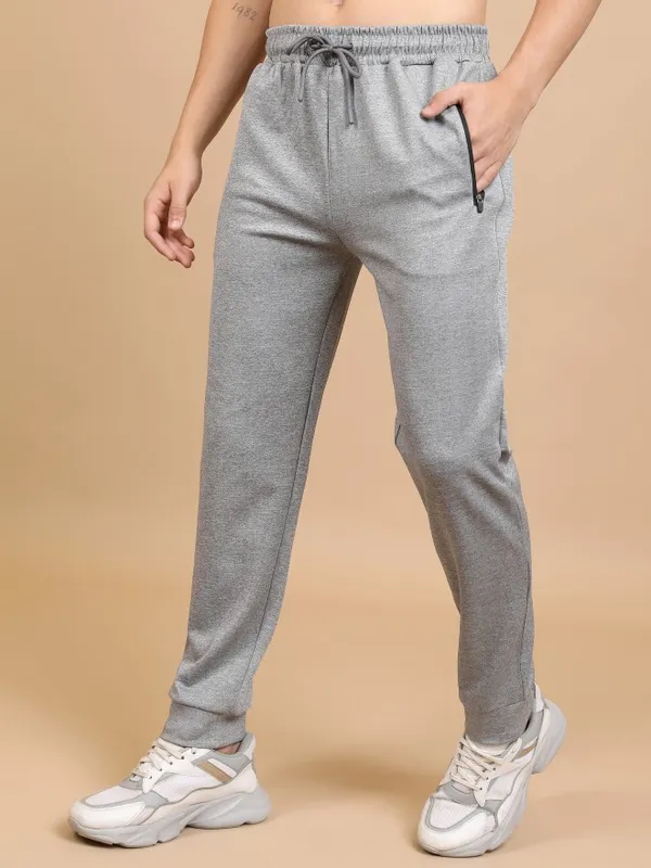  Highlander Men Grey Slim Fit Solid Casual Trousers