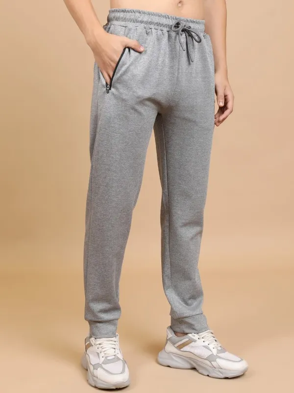  Highlander Men Grey Slim Fit Solid Casual Trousers