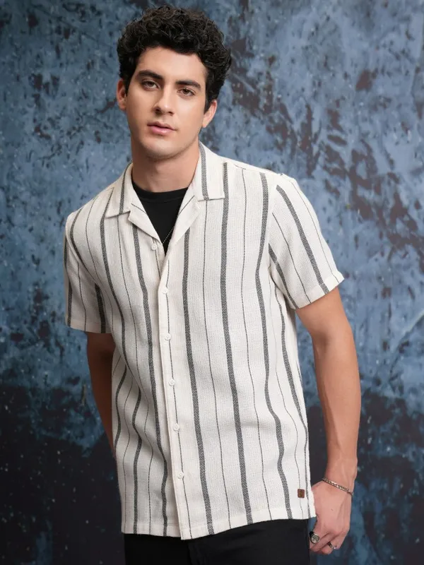  Locomotive Men Cream Striped Regular Fit Casual Shirts