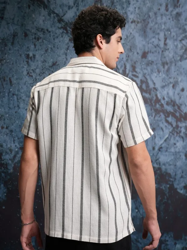 Locomotive Men Cream Striped Regular Fit Casual Shirts