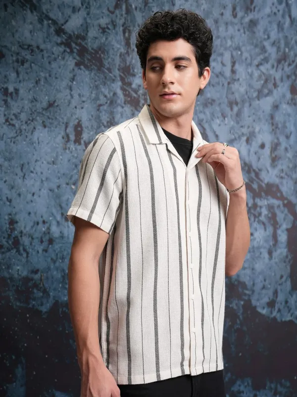  Locomotive Men Cream Striped Regular Fit Casual Shirts