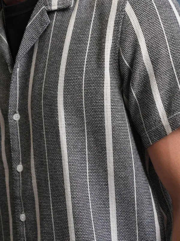  Locomotive Men Black Striped Regular Fit Casual Shirts