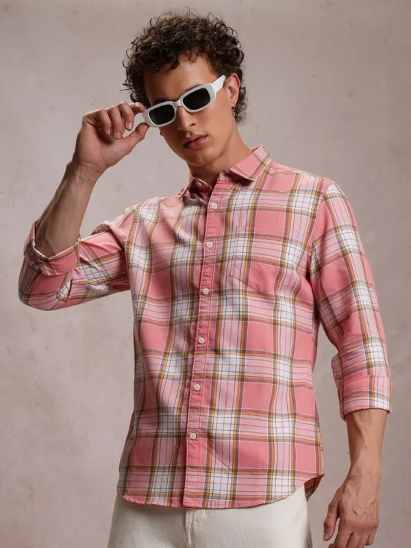  Highlander Men Peach Checked Slim Fit Casual Shirts