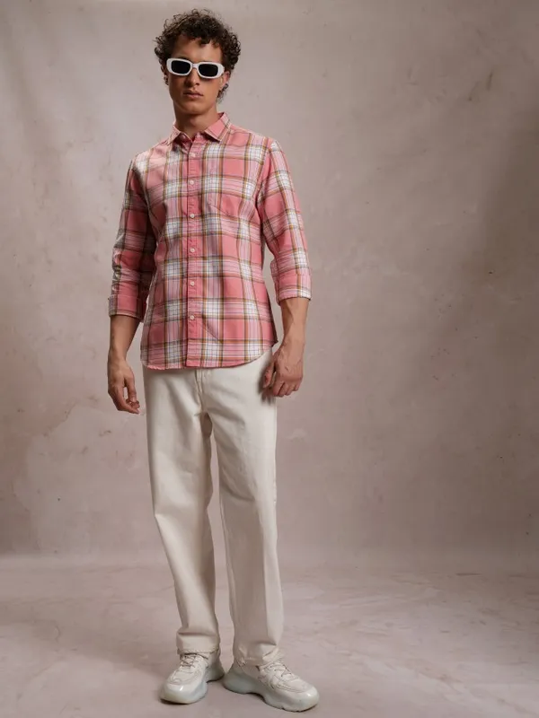  Highlander Men Peach Checked Slim Fit Casual Shirts