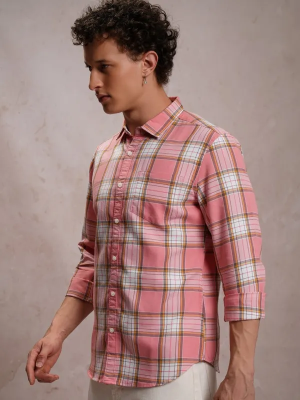  Highlander Men Peach Checked Slim Fit Casual Shirts