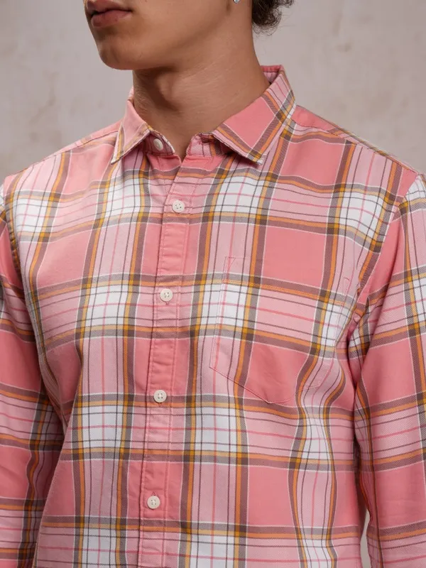  Highlander Men Peach Checked Slim Fit Casual Shirts