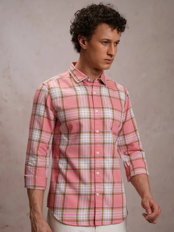  Highlander Men Peach Checked Slim Fit Casual Shirts