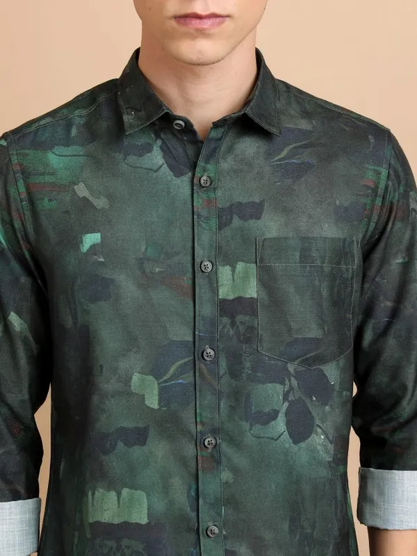  Highlander Men Olive Printed Slim Fit Casual Shirts