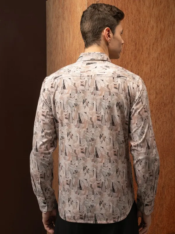  Locomotive Men Pink Printed Slim Fit Casual Shirts