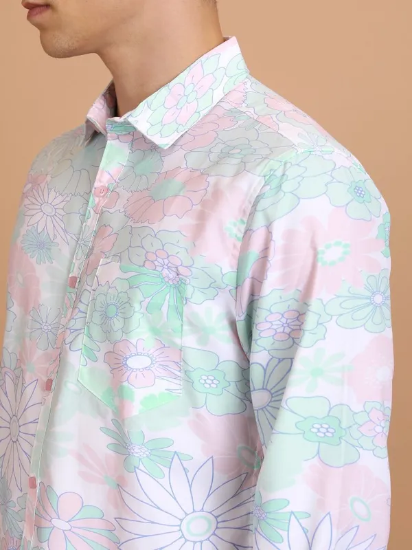  Highlander Men Pink Printed Slim Fit Casual Shirts
