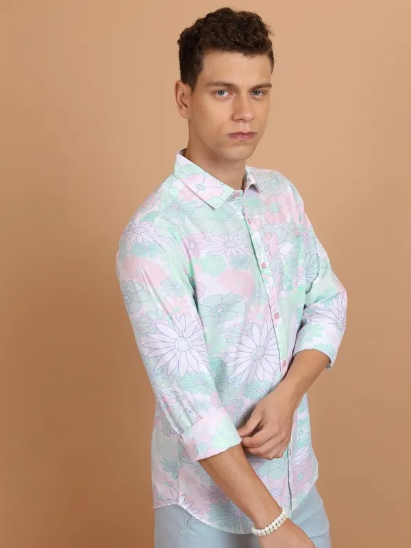  Highlander Men Pink Printed Slim Fit Casual Shirts