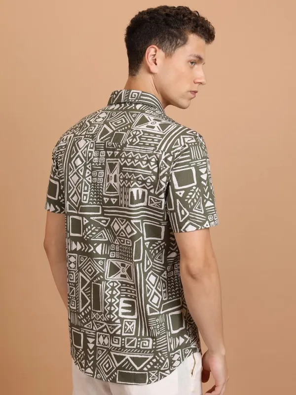 Highlander Men Olive Printed Slim Fit Casual Shirts