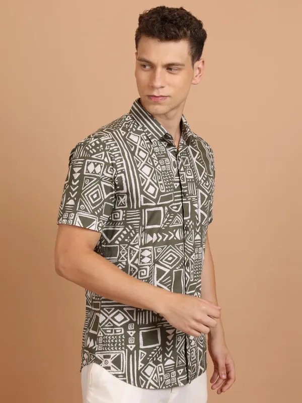  Highlander Men Olive Printed Slim Fit Casual Shirts