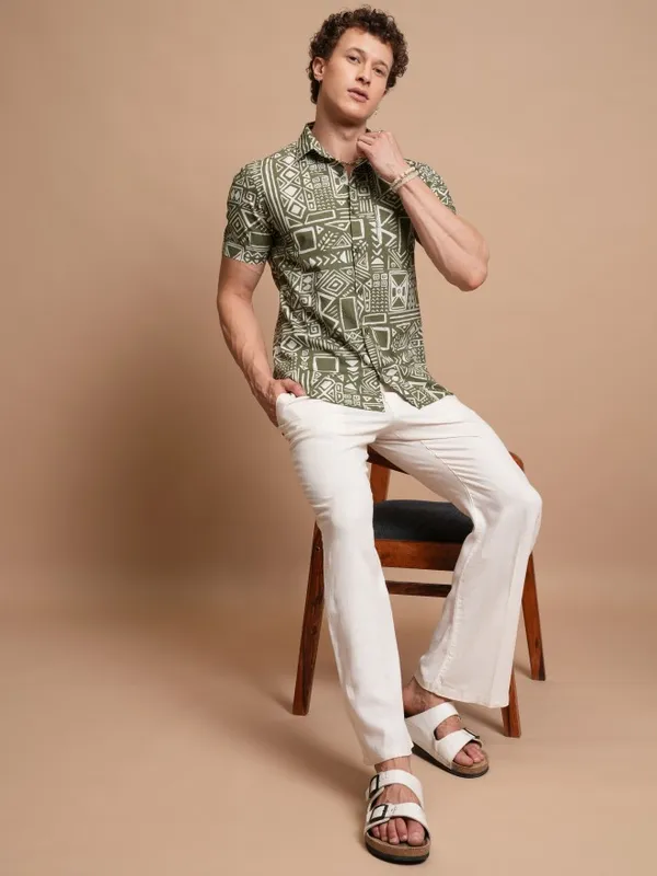  Highlander Men Olive Printed Slim Fit Casual Shirts