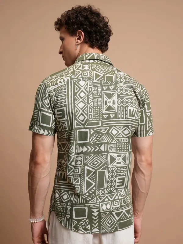  Highlander Men Olive Printed Slim Fit Casual Shirts