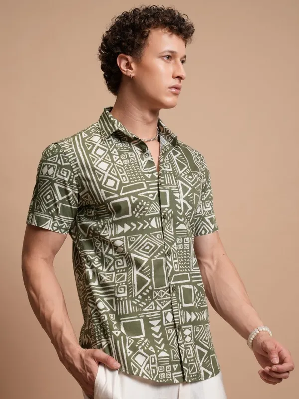  Highlander Men Olive Printed Slim Fit Casual Shirts