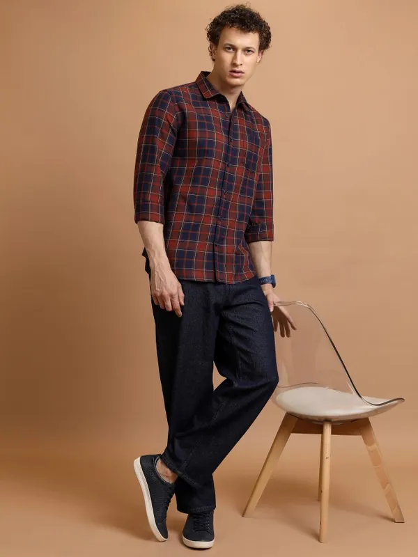  Highlander Men Navy Blue Checked Slim Fit Casual Shirts