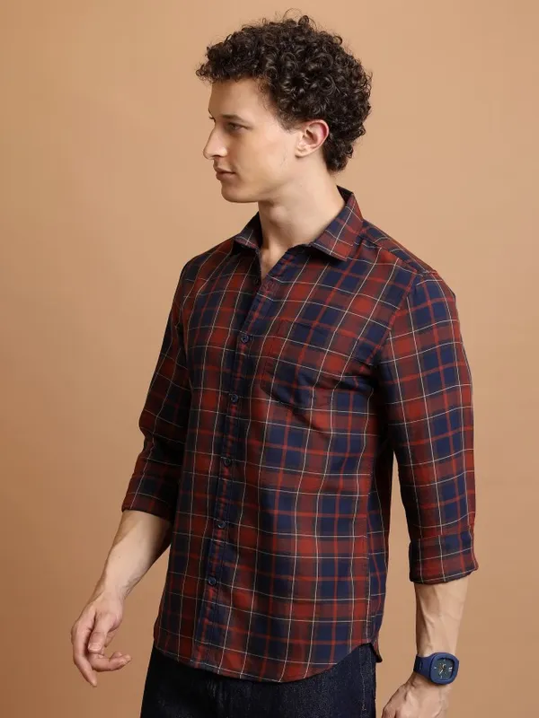  Highlander Men Navy Blue Checked Slim Fit Casual Shirts